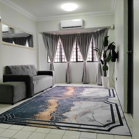 Nur Homestay Permai Damansara Damai เปอตาลิงจายา ภายนอก รูปภาพ