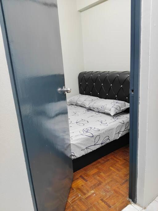 Nur Homestay Permai Damansara Damai เปอตาลิงจายา ภายนอก รูปภาพ