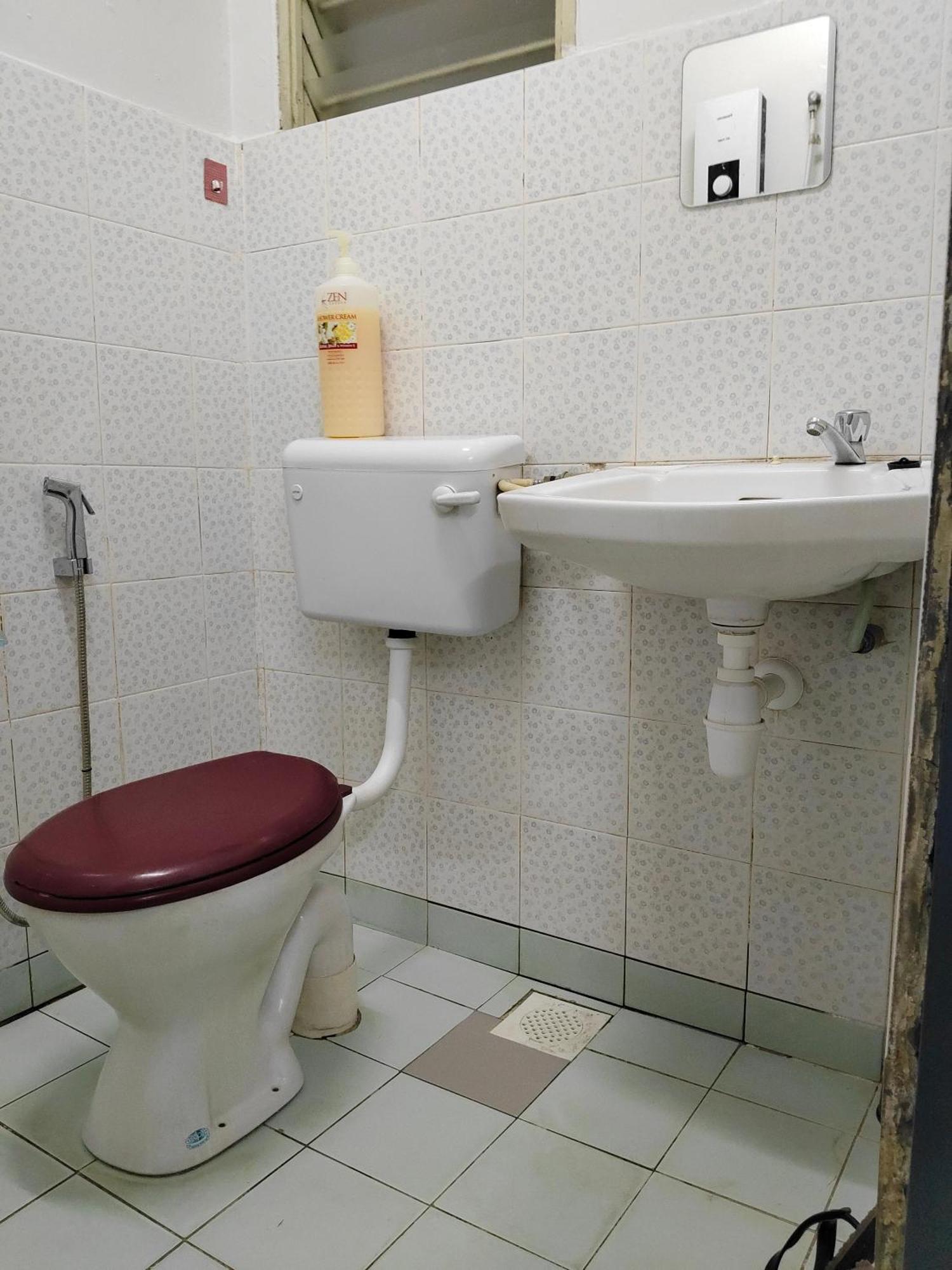 Nur Homestay Permai Damansara Damai เปอตาลิงจายา ภายนอก รูปภาพ